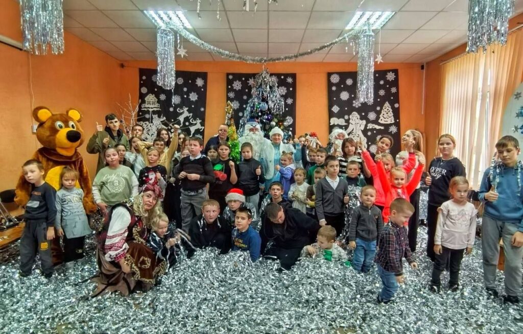 🎅В Пинском районе празднично открылась Полесская резиденция Деда Мороза.